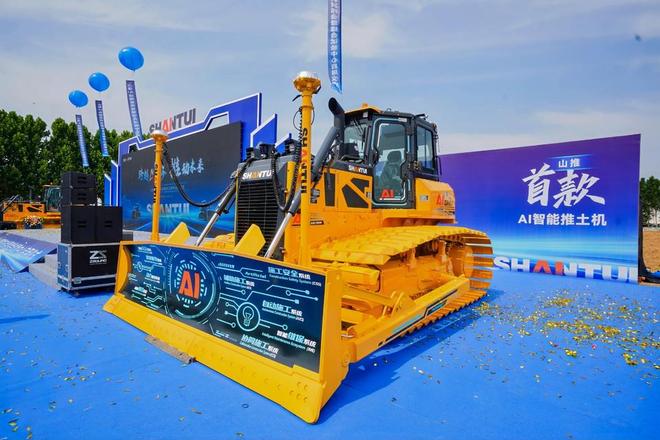 产业链上的山东好品牌山推让会思考的AI推土机领跑全球
